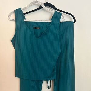 Pretty garden brand. Size large. New without tags. Pants and tank set.